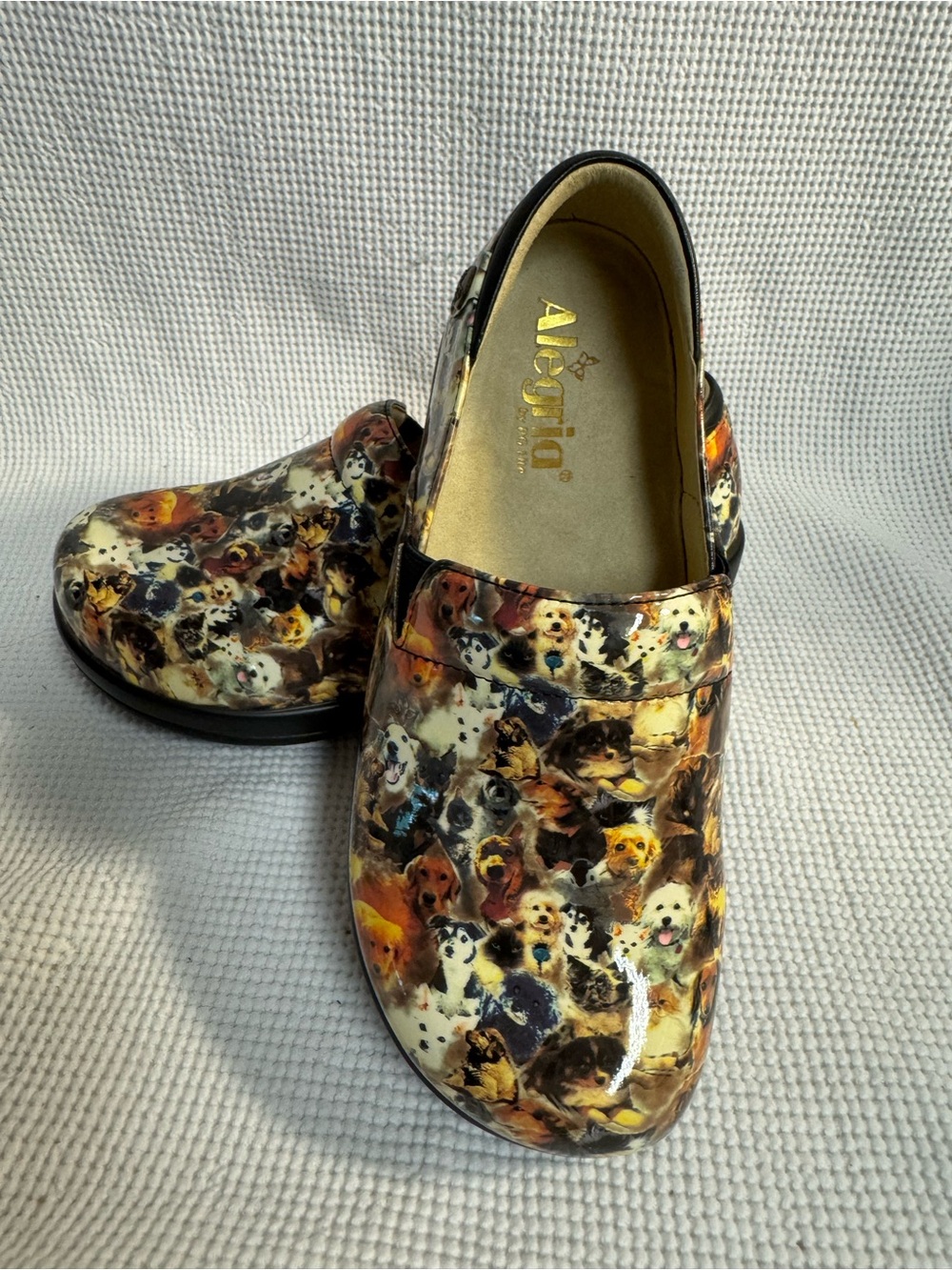 Alegria Women's Slip-On Clogs with Multicolor Puppy Print